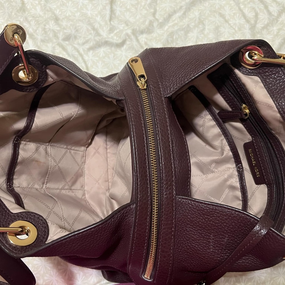 Michael Kors Raven Pebble Leather Handbag - Picture 2 of 5